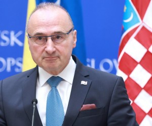 21.02.2023., Zagreb - Ministarstvo vanjiskih i europskih poslova. Ministar vanjskih i europskih poslova Gordan Grlic Radman dao je izjavu medijima nakon sastanka s Elmedinom Konakovicem, ministrom vanjskih poslova Bosne i Hercegovine. Photo: Sanjin Strukic/PIXSELL