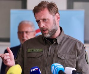 21.06.2021., Kastel Stafilic - U prostorijama Drzavne vatrogasne intervencijske postrojbe predstavljen je pocetak rada Operativnog vatrogasnog zapovjednistva u Divuljama povodom pocetka Protupozarne sezone 2021. ministar obrane Mario Banozic Photo: Ivo Cagalj/PIXSELL