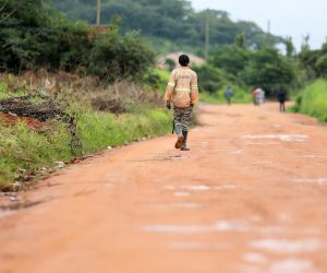 21.01.2023.,Ndola, Zambija, Zivot u predgradju Ndole, nema gradskog prijevoza sve se obavlja pjeske. Photo: Emica Elvedji/PIXSELL