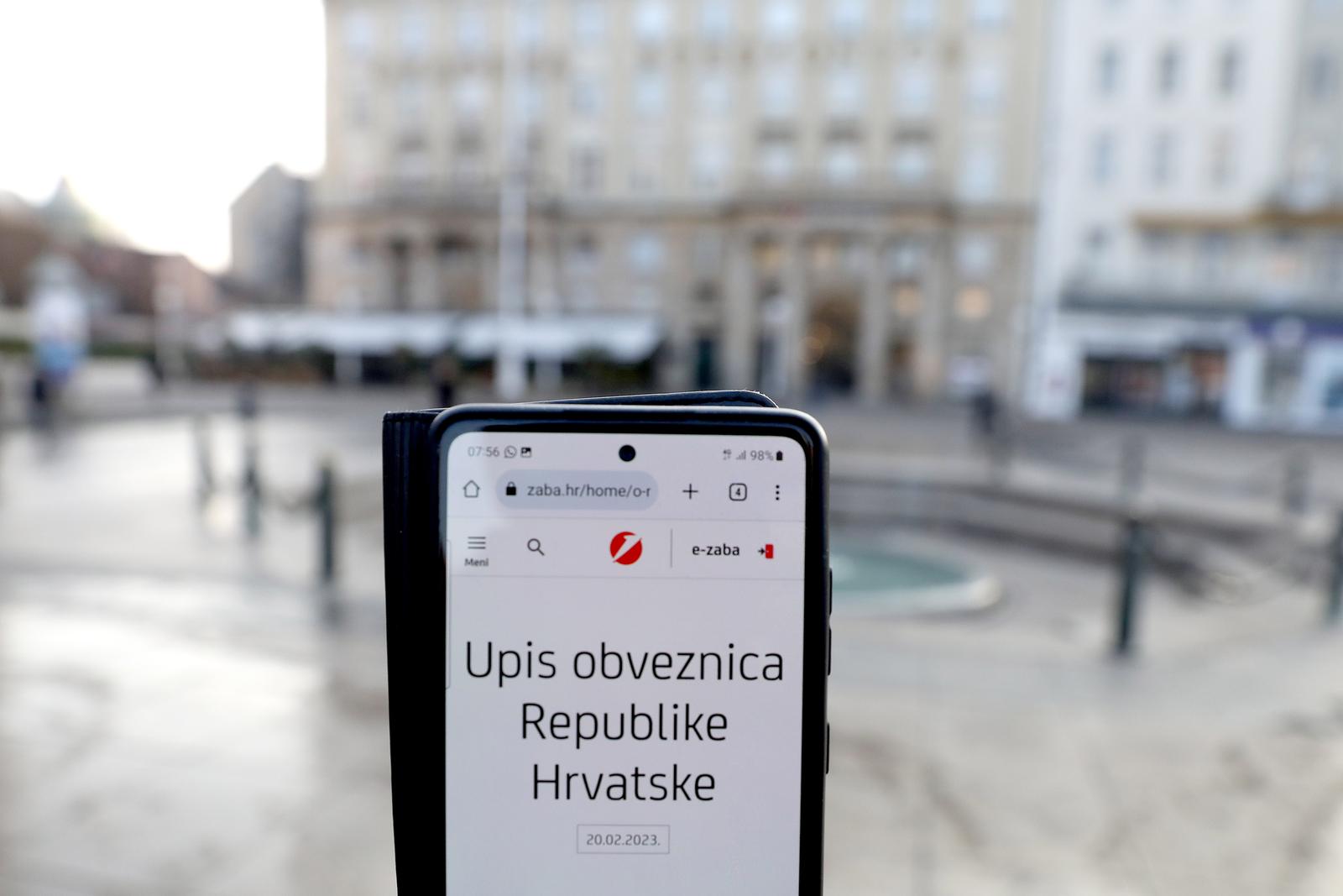 22.02.2023., Zagreb - Danas je u bankama poceo upis obveznica Republike Hrvatske. Gradjani ce obveznice moci kupiti u iducih tjedan dana. Photo: Patrik Macek/PIXSELL