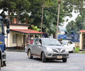 23.01.2023., Ndola, Zambija  -  Osam hrvatskih drzavljana optuzenih za krijumcarenje ljudi dolazi na sudjenje.  Hrvati su uhiceni na zambijskom aerodromu kada su s djecom pokusali napustiti zemlju,. Sudsko rociste je odgodjeno, a hrvati bi se vec danas mogli braniti sa slobode. 

  Photo: Emica Elvedji/PIXSELL