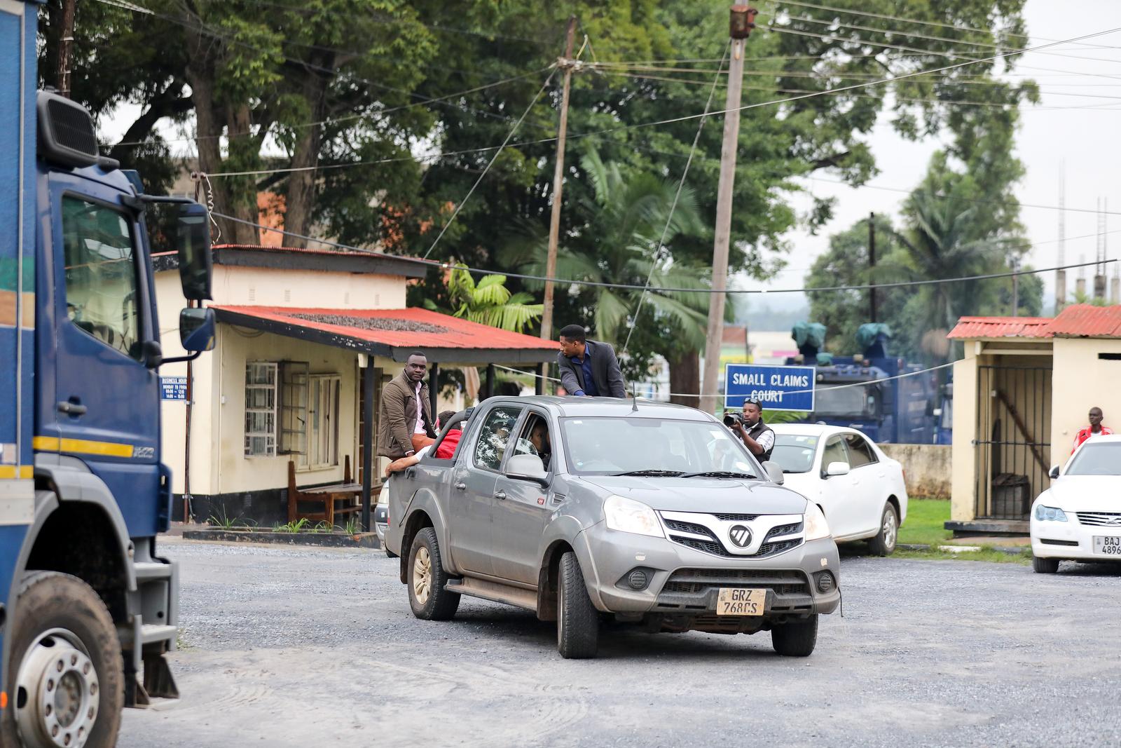 23.01.2023., Ndola, Zambija  -  Osam hrvatskih drzavljana optuzenih za krijumcarenje ljudi dolazi na sudjenje.  Hrvati su uhiceni na zambijskom aerodromu kada su s djecom pokusali napustiti zemlju,. Sudsko rociste je odgodjeno, a hrvati bi se vec danas mogli braniti sa slobode. 

  Photo: Emica Elvedji/PIXSELL