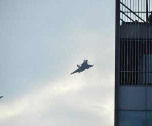 25.11.2021.Zagreb -    Nakon potpisanog ugovora o kupnji 12  francuskih  borebenih aviona , dva aviona Rafalei nadletjela su centar Zagreba. Predsjednik Macron prvi je francuski predsjednik koji dolazi u sluzbeni posjet Hrvatskoj Photo: Marko Lukunic/PIXSELL