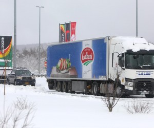 27.02.2023., Odmoriste Janjce -  Odmoriste Janjce na autocesti A1 izmedju Otocca i Gospica gdje su ljudi zapeli u snijegu , neki su tamo od  nedjelje od 16:00.
Veliko nevrijeme  zahvatilo je Hrvatsku. snijeg je napravio prekid u prometu koji i dalje traje, Dalmacija je odsjecena od ostatka Hrvatske