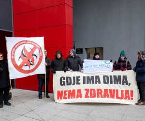 27.02.2023., Zagreb - Konferencija za medije i akcija Zelene akcije i Gradjanske inicijative - Stop spalionici Rebro KBC Zagreb! ispred zgrade u kojoj je smjesteno Ministarstvo gospodarstva i odrzivog razvoja. Photo: Igor Kralj/PIXSELL