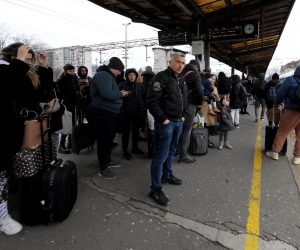 27.02.2023., Zagreb - Velike guzve na Zeljeznickom kolodvoru gdje su gotovo sve karte za Split rasprodane zbog prometnog kolapsa uzrokovanog snijegom. Photo: Emica Elvedji/PIXSELL