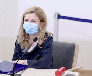 27.08.2020., Zagreb - U Banskim dvorima odrzana je 6. sjednica Vlade Republike Hrvatske na kojoj je, uz ostalo, predstavljen Zakon o obnovi Zagreba nakon potresa. Drzavna tajnica u Ministarstvu graditeljstva Dunja MagasrPhoto: Patrik Macek/PIXSELL