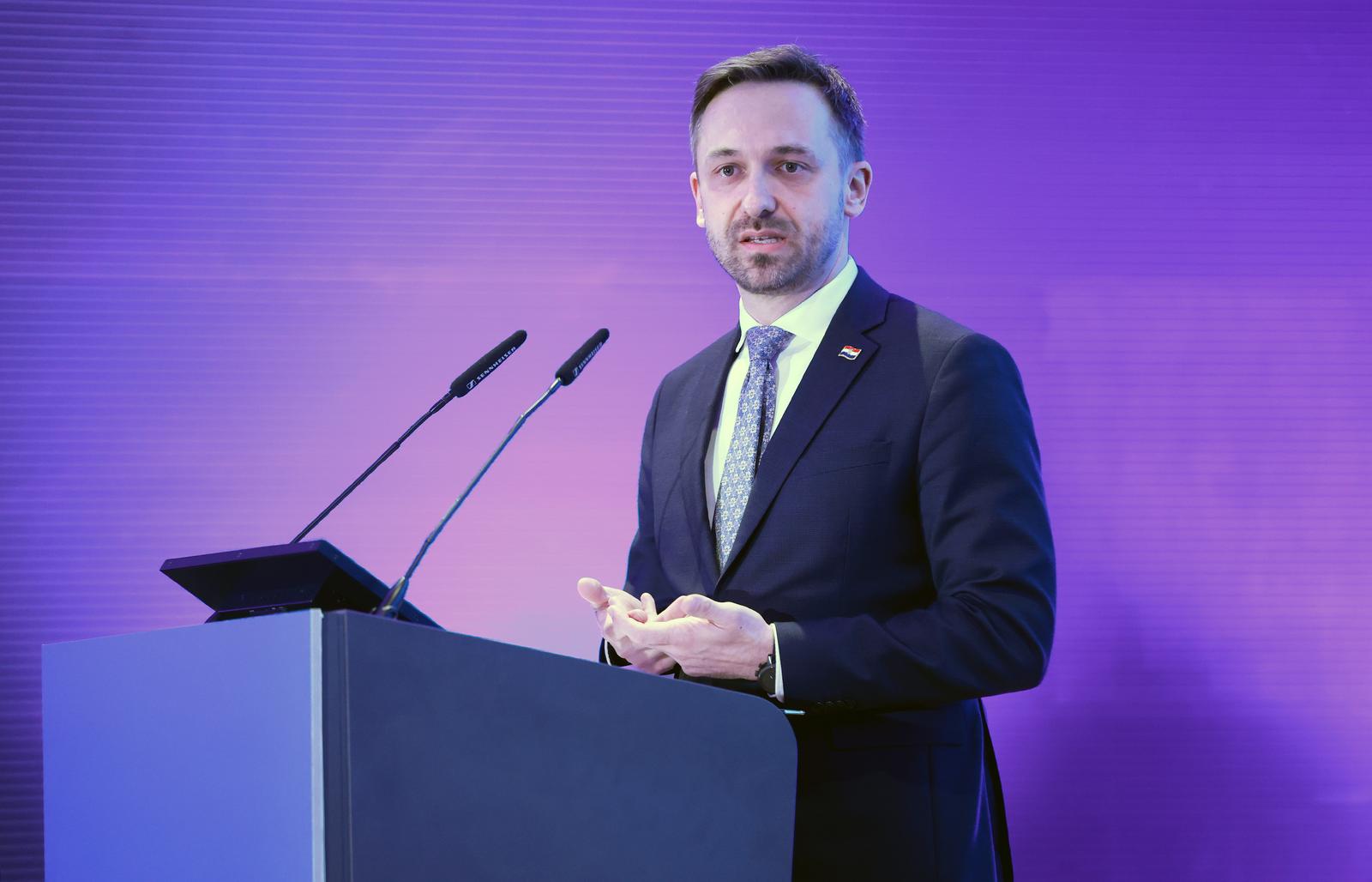 28.02.2023., Zagreb - Velika dvorana Hrvatskog katolickog sveucilista. Na konferenciji: Europski socijalni fond plus za razvojno desetljece, u organizaciji Ministarstva rada i socijalne politike sudjeluju povjerenik za zaposljavanje i socijalna prava Europske komisije Nicolas Schmit i resorni ministar Marin Piletic. Konferenciji je nazocio i ministar znanosti i obrazovanja Radovan Fuchs. Photo: Sanjin Strukic/PIXSELL