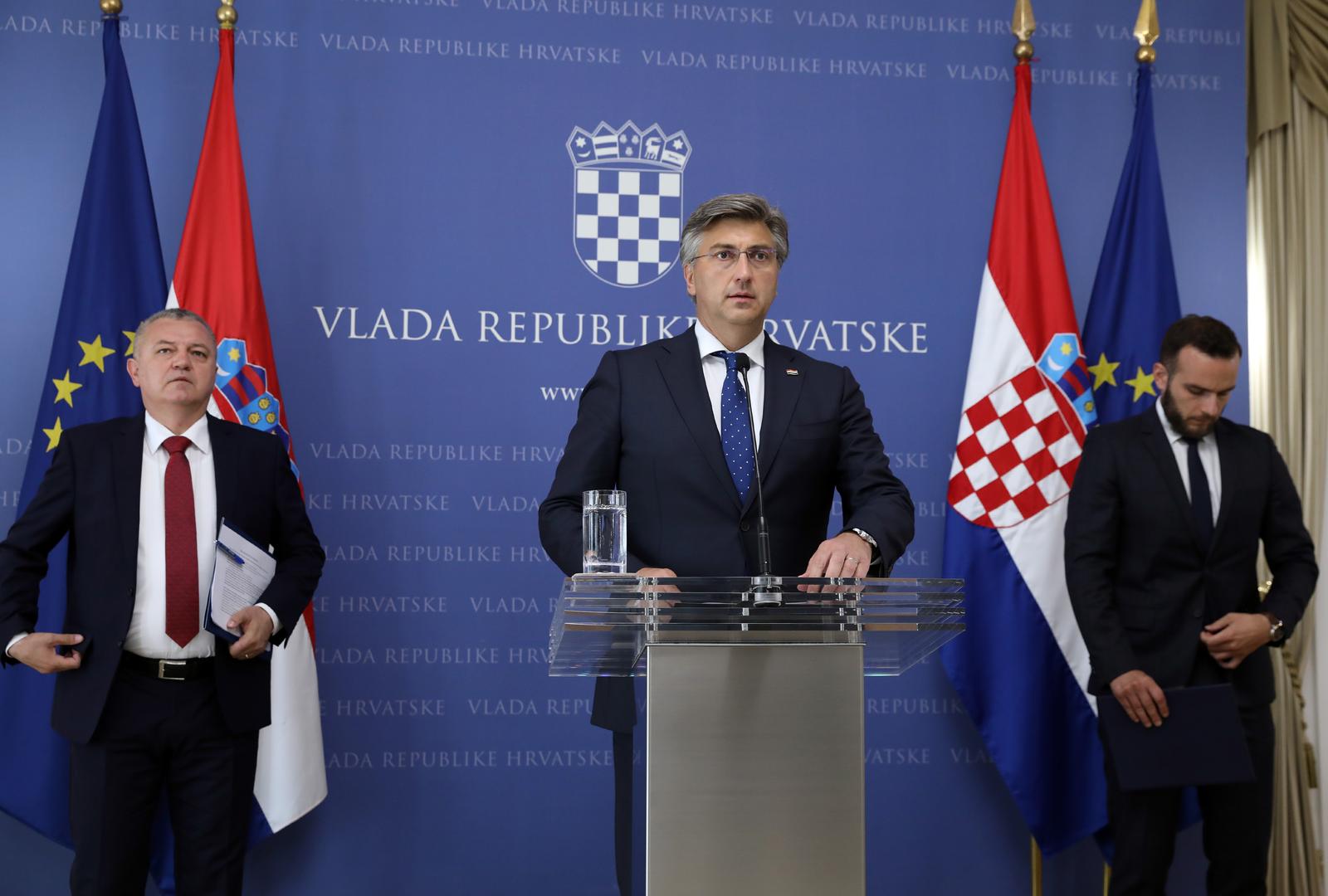 29.06.2020., Zagreb - Predsjednik Vlade Andrej Plenkovic, ministar gospodarstva, poduzetnistva i obrta Darko Horvat te ministar rada i mirovinskog sustava Josip Aladrovic izvjestili su o rezultatima mjera potpora za ocuvanje radnih mjesta tijekom krize radi pandemije COVID-19 te su najavili mjere koje se odnose na skraceno radno vrijeme, samozaposljavanje i pomoc mikropoduzetnicima u borbi protiv posljedica pandemije. Photo: Patrik Macek/PIXSELL