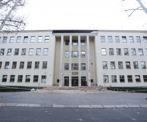 29.12.2020., Zagreb - Vojnici ciste cigle koje su popadale uslijed potresa. Photo: Marko Prpic/PIXSELL