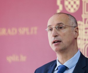 30.12.2022., Split - Gradonacelnik Ivica Puljak te direktori tvrtki Split parking i Promet predstavili novosti u izmjeni cjenika i ostale planove za iducu godinu.
Ivica Puljak
  Photo: Miroslav Lelas/PIXSELL