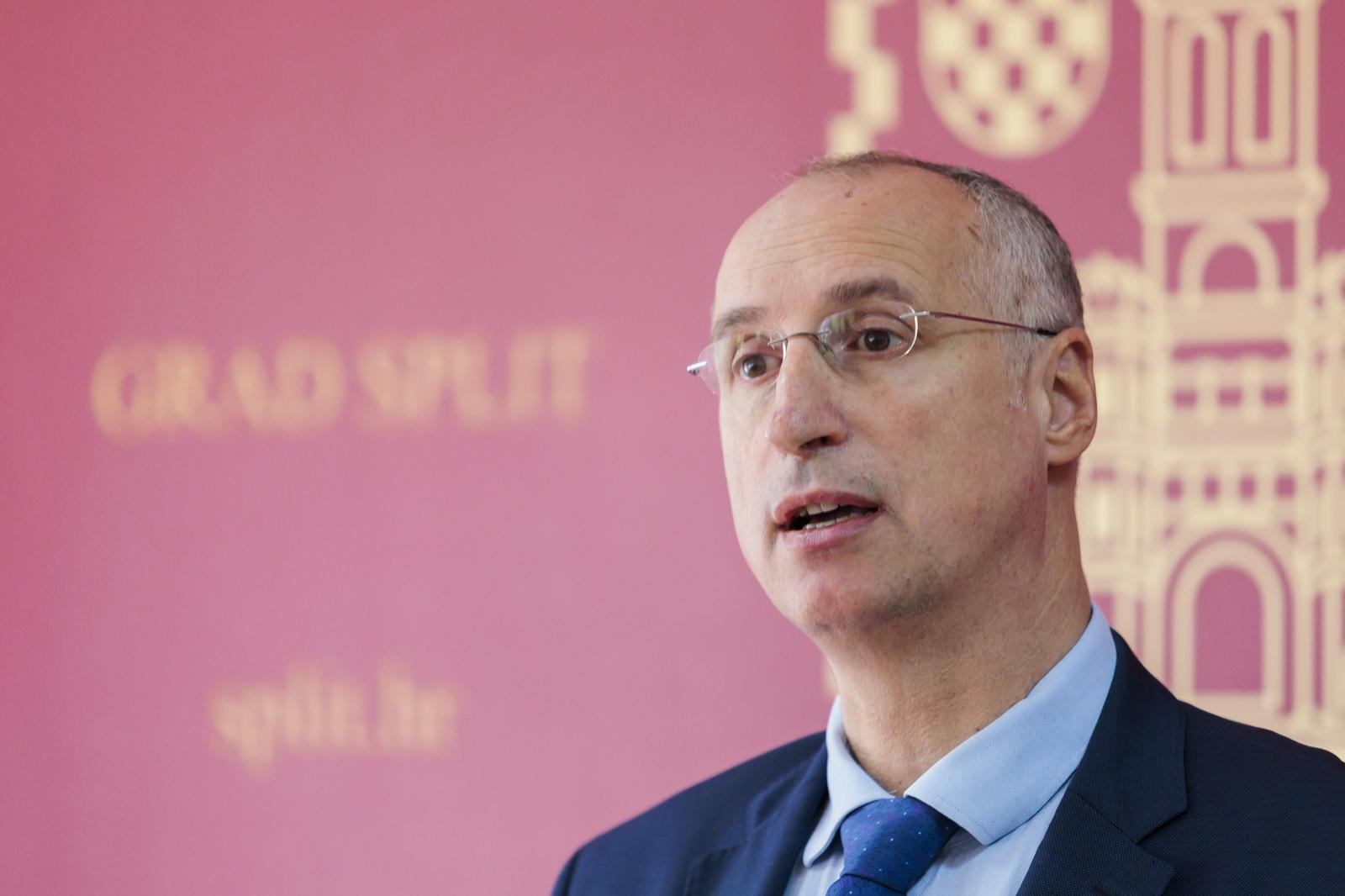 30.12.2022., Split - Gradonacelnik Ivica Puljak te direktori tvrtki Split parking i Promet predstavili novosti u izmjeni cjenika i ostale planove za iducu godinu.
Ivica Puljak
  Photo: Miroslav Lelas/PIXSELL
