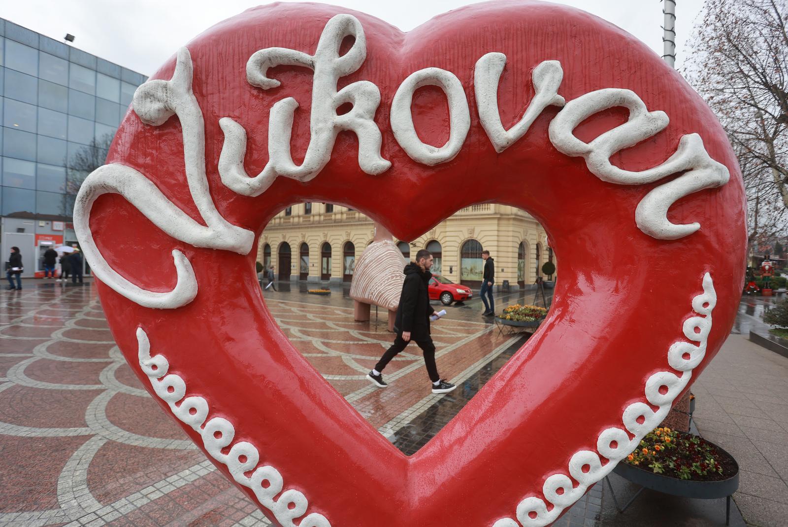30.12.2022., Vukovar - Odluka o izmjenama Statuta Grada Vukovar cime je brisana odredba o sluzbenoj upotrebi srpskog jezika i cirilicnog pisma na podrucjuu grada Vukovara, a nakon sto je popis stanovnistva pokazao da u Vukovaru zivi 29,73 posto Srba, sto je manje od jedne trecine od ukupnog broja stanovnika grada te tako ne ostvaruju pravo na sluzbenu upotrebu srpskog jezika i cirilicnog pisma na podrucju Vukovara. Photo: Davor Javorovic/PIXSELL