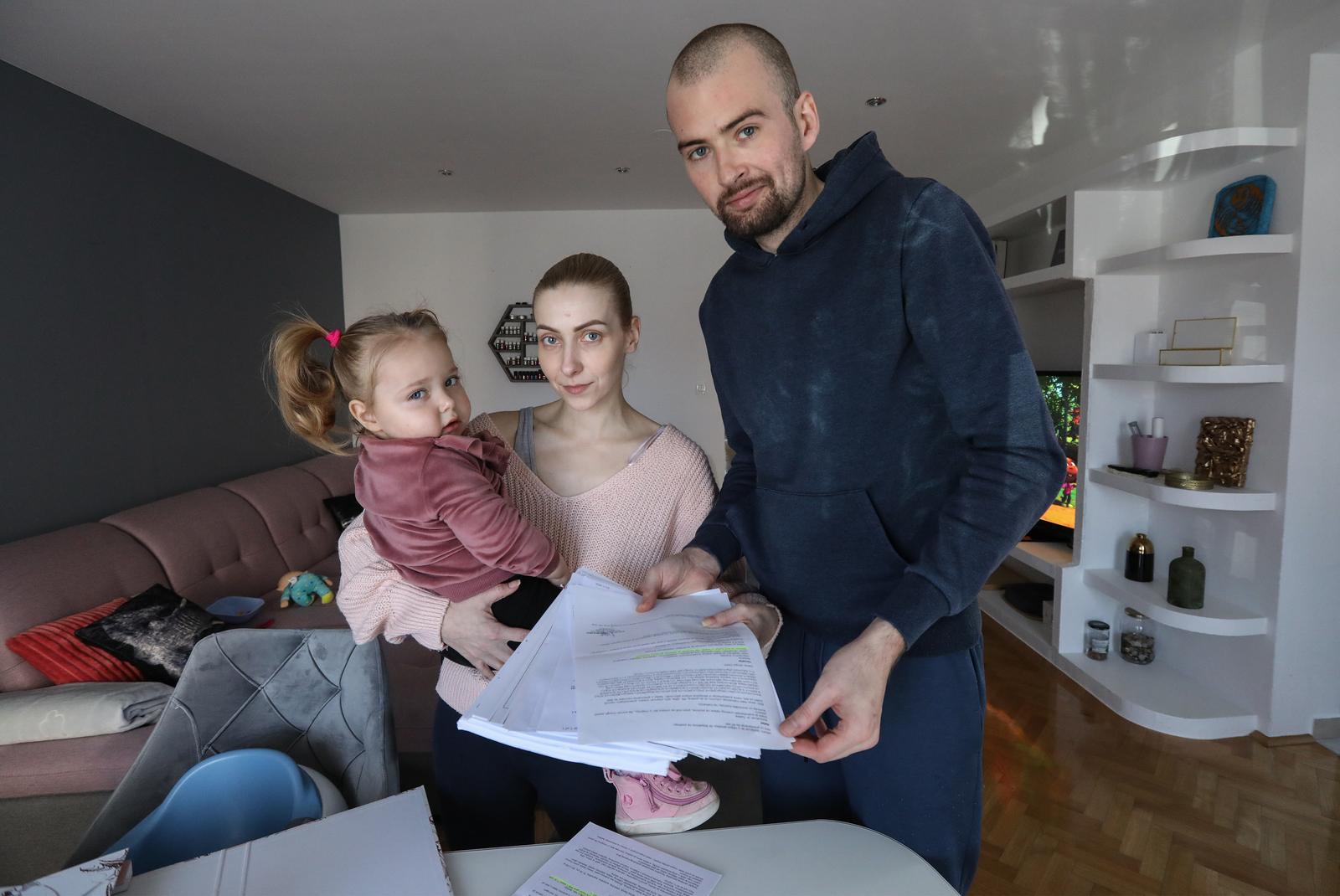 31.01.2023.,Zapresic, Lava  Petrusic (2) ima spinalnu misicnu atrofiju i nema pravo na lijek Zolgensma. To je genski lijek koji se ubrizgava jednom u zivotu i kosta 2,4 milijuna eura. Moze se ubrizgati samo djeci do kilaze 13,5 kilograma, a Lava vec sada ima 12. kilograma i sto prije treba dobiti taj lijek.  
 Photo: Robert Anic/PIXSELL