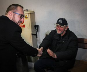31.12.2022., Zagreb - Gradonacelnik Grada Zagreba Tomislav Tomasevic u obilasku dezurnih sluzbi uoci Nove Godine. Gradonacelnik Tomislav Tomasevic u Prihvatiliste u Crvenog kriza u Kosnici.   Photo: Josip Regovic/PIXSELL