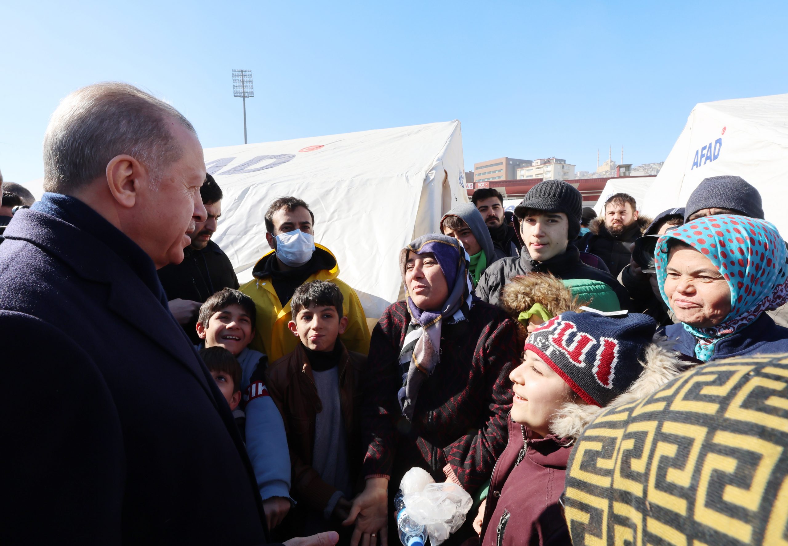 epa10454456 A handout photo made available by Turkey’s Presidential press office shows Turkish President Recep Tayyip Erdogan (L) visiting a tent camp in the aftermath of a major earthquake in Kahramanmaras, Turkey, 08 February 2023. More than 11,000 people have died and thousands more injured after two major earthquakes struck southern Turkey and northern Syria on 06 February. Authorities fear the death toll will keep climbing as rescuers look for survivors across the region.  EPA/MURAT CETINMUHURDAR/TURKISH PRESIDENTIAL PRESS OFFICE/HANDOUT  HANDOUT EDITORIAL USE ONLY/NO SALES