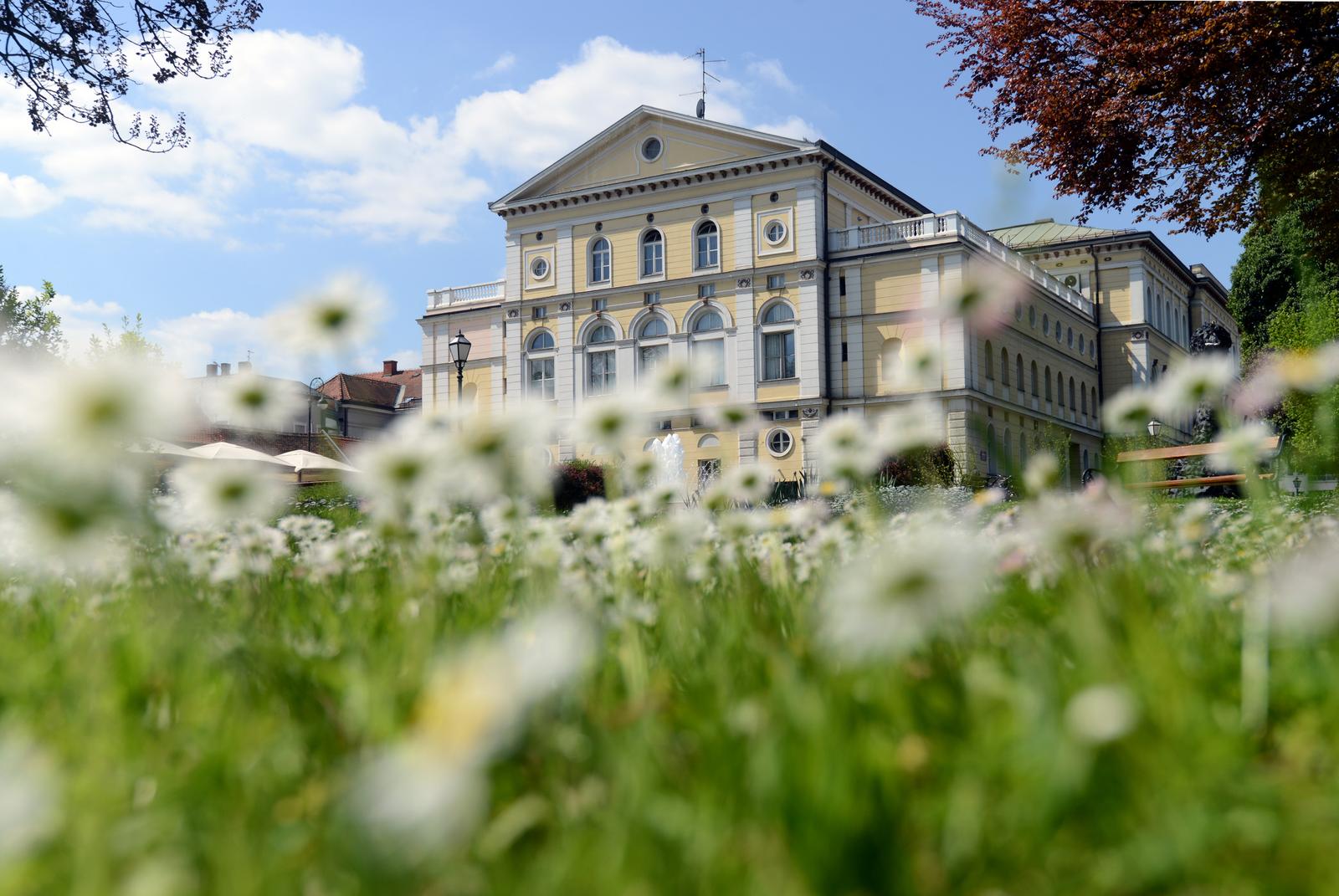 29.04.2015. Varazdin - Zgrada Hrvatskog narodnog kazalista u Varazdinu izgradjena je 1873 godine prema projektu  cuvenog beckog arhitekta Hermanna Helmera. Do 1945. u Varazdinu su djelovali mnogi veliki hrvatski glumci, pjevaci i redatelj. 2013. godine Ministarstvo kulture Hrvatskom narodnom kazalistu u Varazdinu dodijeljuje nacionalni status"nPhoto: Marko Jurinec/PIXSELL