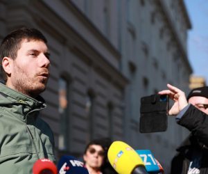 14.02.2023., Zagreb - Ispred zgrade USKOK-a Ivan Pernar obratio se medijima i govorio o aktualnim temama a najvise o posvojenju djece u Zambiji. Nakon njega govorio je i Ante Vrankovic. Photo: Sanjin Strukić/PIXSELL