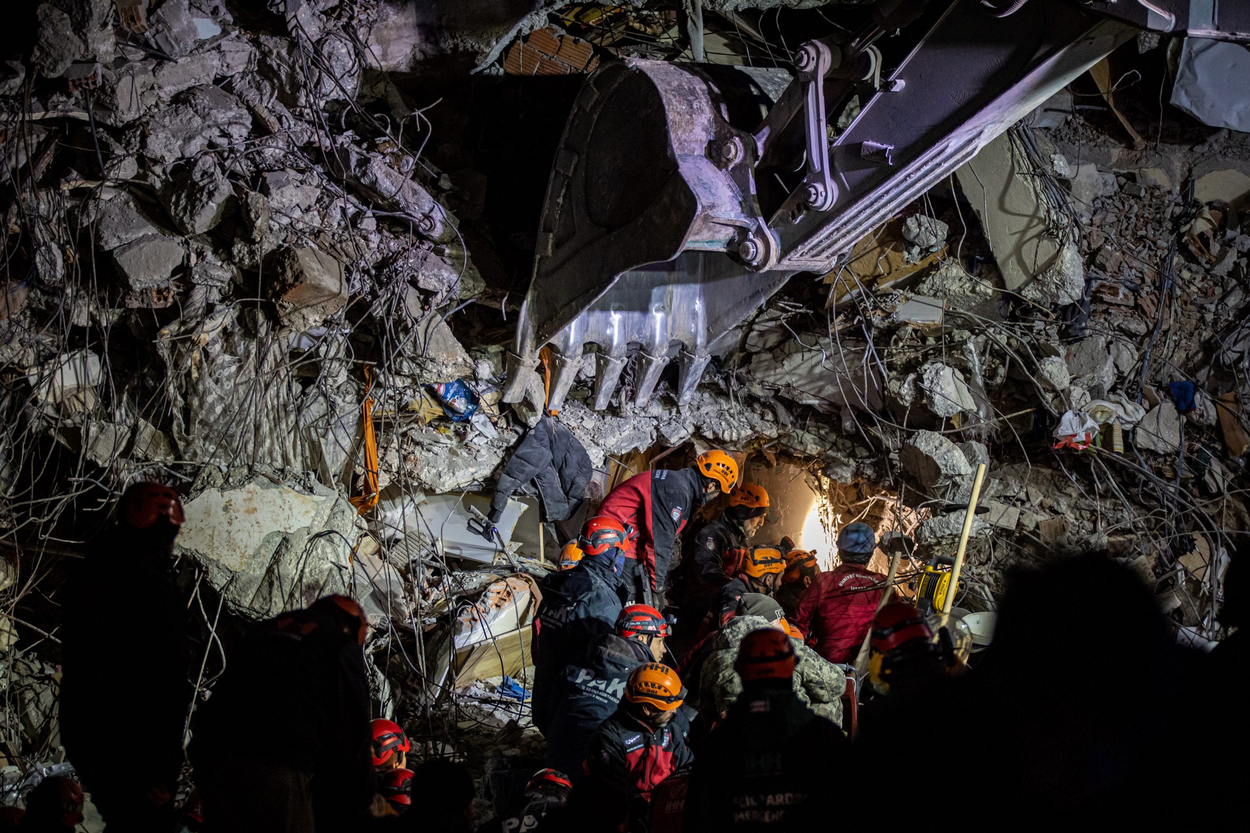 epa10465949 Rescuers work at the site of collapsed buildings after a powerful earthquake, in Hatay, Turkey, 13 February 2023. More than 35,000 people have died and thousands more are injured after two major earthquakes struck southern Turkey and northern Syria on 06 February. Authorities fear the death toll will keep climbing as rescuers look for survivors across the region.  EPA/MARTIN DIVISEK