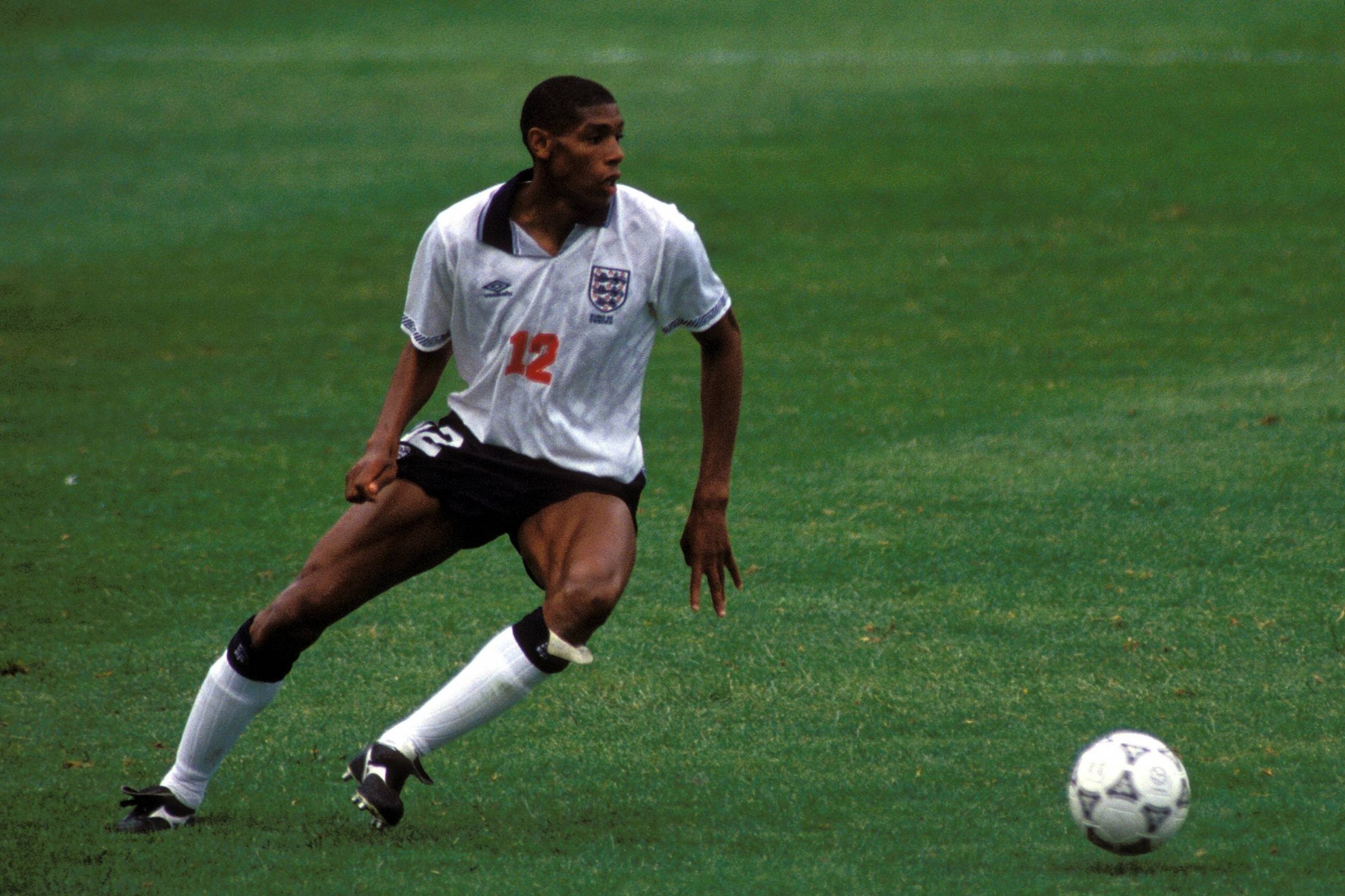 Bildnummer: 00728522  Datum: 14.06.1992  Copyright: imago/HJS
Carlton Palmer (England) am Ball; Nationaltrikot, Vdia, quer, dribbeln, Dribbling Europameisterschaft 1992, Länderspiel, Gruppenspiel, Gruppe 1, Nationalmannschaft, Nationalteam Malmö Dynamik,  Fußball EM Herren Mannschaft Schweden Einzelbild Aktion Personen