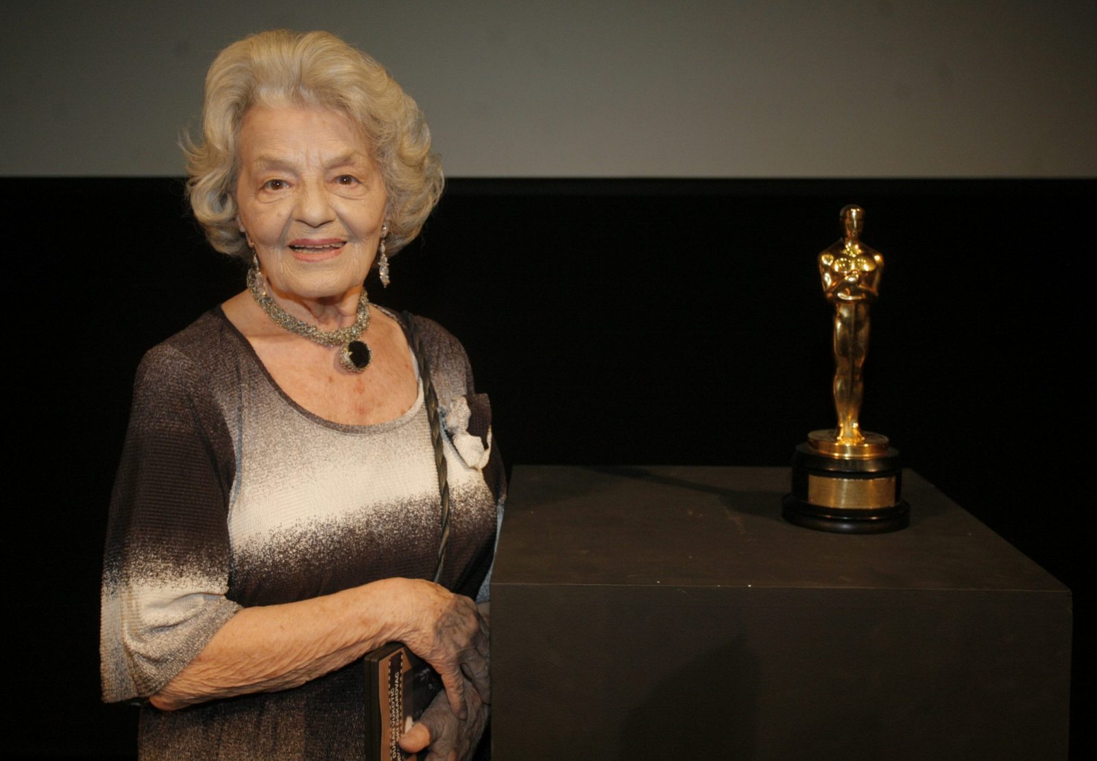 Zagreb, 30.5.2011 - Zagrebfilm i Muzej suvremene umjetnosti organizirali su proslavu 50 godina prvog hrvatskog Oscara za animirani film "Surogat" Duana Vukotiæa 1961. godine, 60 godina prvog animiranog filma u Hrvatskoj i 55 godina od osnivanja Studija za crtani film Zagreb. Na slici Lila Vukotiæ, udovica Duana Vukotiæa tijekom sveèanosti u Muzeju suvremene umjetnosti.
foto FaH/ Dario GRZELJ/ ua