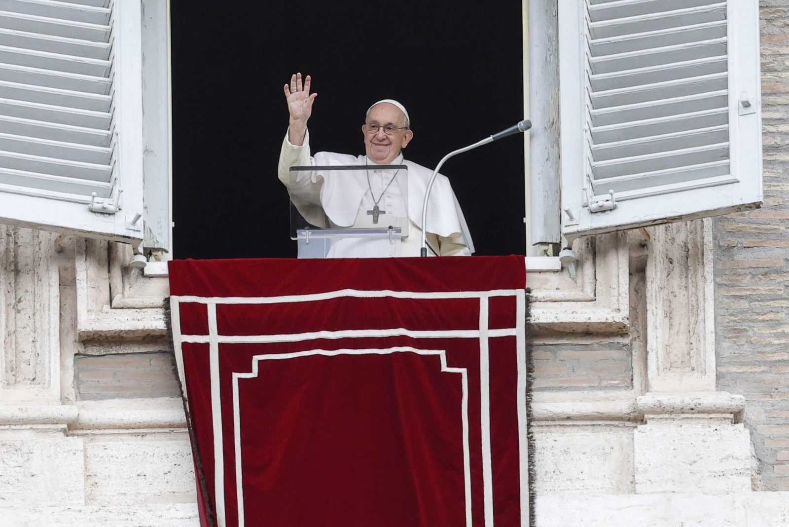 epa10491944 Pope Francis during the Angelus prayer in St. Peter's Square, Vatican City, 26 February 2023.  EPA/GIUSEPPE LAMI