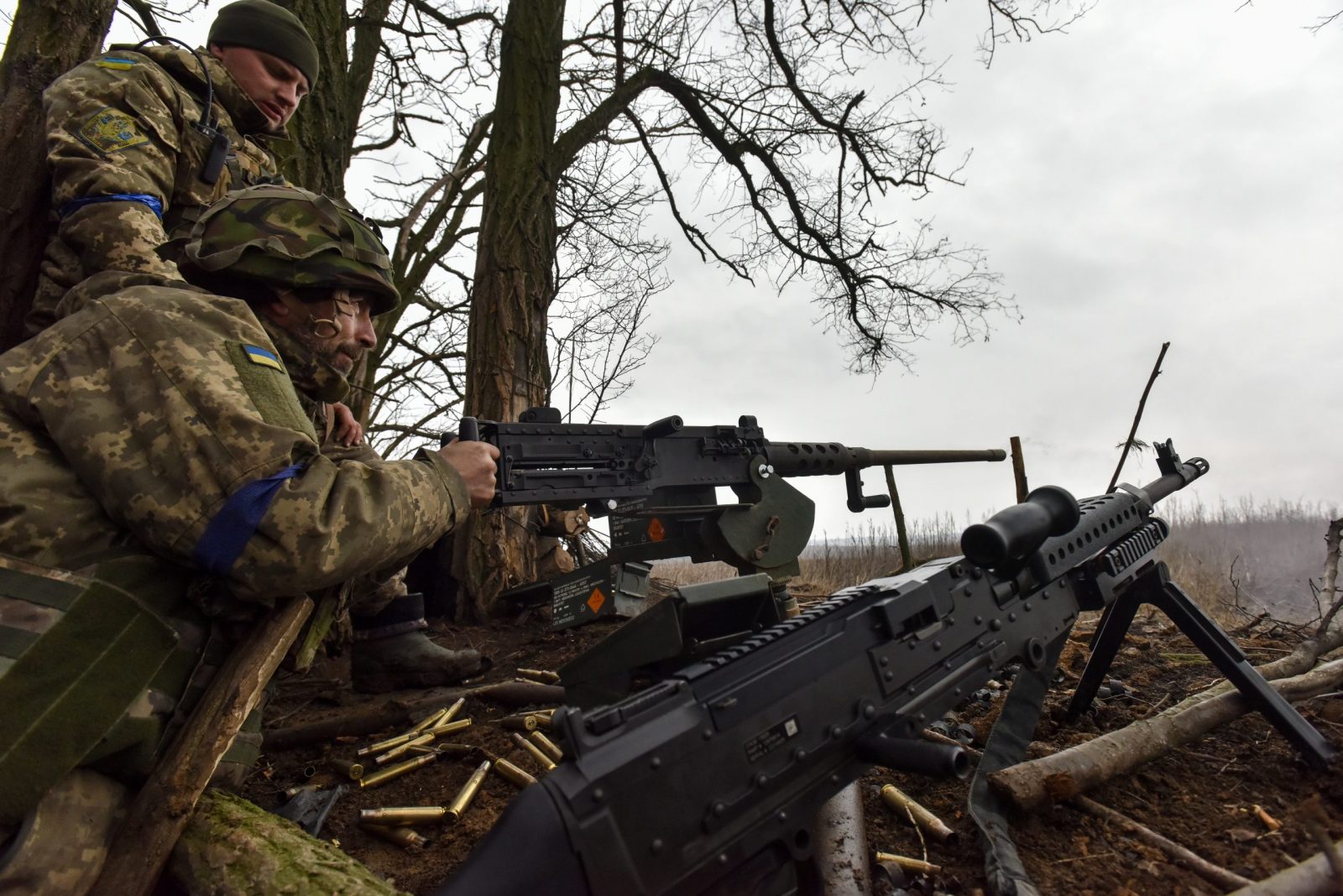 epa10492897 Ukrainian servicemen of the 68th Separate Jager Infantry Brigade "Oleksa Dovbush" fire an M2 machine gun on a frontline position at an undisclosed location in the Donetsk region, eastern Ukraine, 26 February 2023. Russian troops entered Ukraine on 24 February 2022 starting a conflict that has provoked destruction and a humanitarian crisis.  EPA/OLEG PETRASYUK
