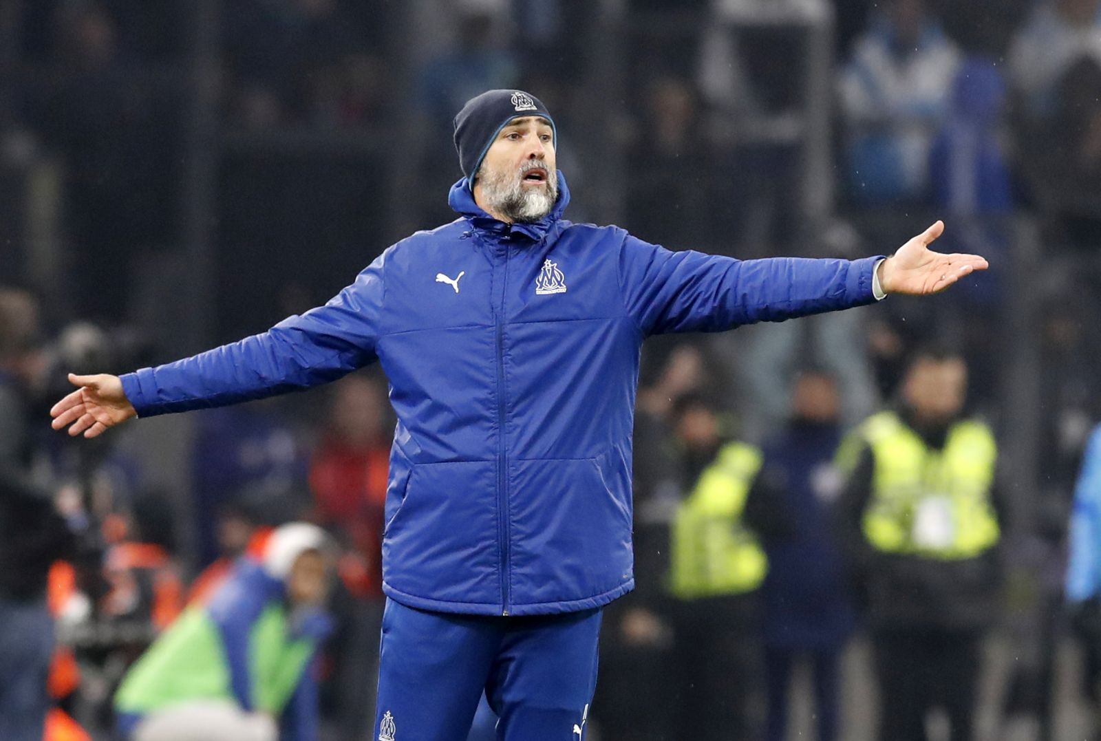 epa10493066 Olympique Marseille's Croatian head coach Igor Tudor reacts during the French Ligue 1 soccer match between Olympique Marseille and Paris Saint Germain at the Velodrome Stadium in Marseille, southern France, 26 February 2023.  EPA/SEBASTIEN NOGIER