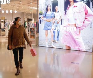 epa10496438 A woman wearing a face mask walks in a shopping mall in Beijing, China, 01 March 2023. China's official manufacturing purchasing managers Index (PMI) increased to 52.6 percent up from 50.1 from the previous month in January, it was the second expansion in the sector since March 2012, according to the data released by the National Bureau of Statistics (NBS) on 01 March 2023.  EPA/WU HAO