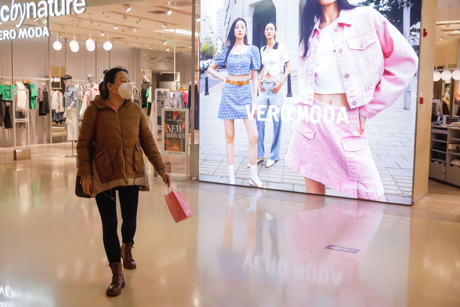 epa10496438 A woman wearing a face mask walks in a shopping mall in Beijing, China, 01 March 2023. China's official manufacturing purchasing managers Index (PMI) increased to 52.6 percent up from 50.1 from the previous month in January, it was the second expansion in the sector since March 2012, according to the data released by the National Bureau of Statistics (NBS) on 01 March 2023.  EPA/WU HAO