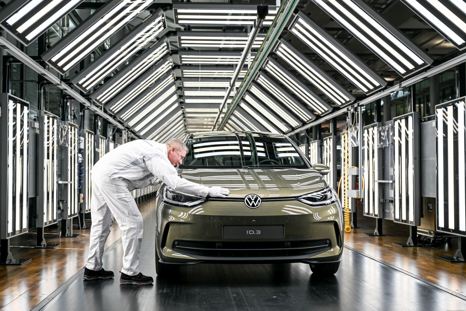 epa10496531 A Volkswagen employee presents redesigned Volkswagen ID.3 car during a press presentation at the Volkswagen Glaeserne Manufaktur (Transparent Factory) in Dresden, Germany, 01 March 2023. Production of redesigned VW ID.3 will start in April 2023. Volkswagen is increasing electric cars sales as company is continuing to the transition to e-mobility.  EPA/FILIP SINGER