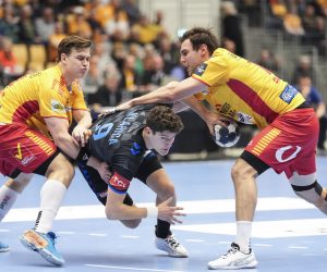 epa10497677 Luka Lovre Klarica (Zagreb 9) against Lukas Joergensen (GOG 14) and Frederik Clausen (GOG 77) during the Champions League men's handball match between GOG and HC PPD Zagreb in Odense, Denmark, 01 March 2023.  EPA/Claus Fisker DENMARK OUT