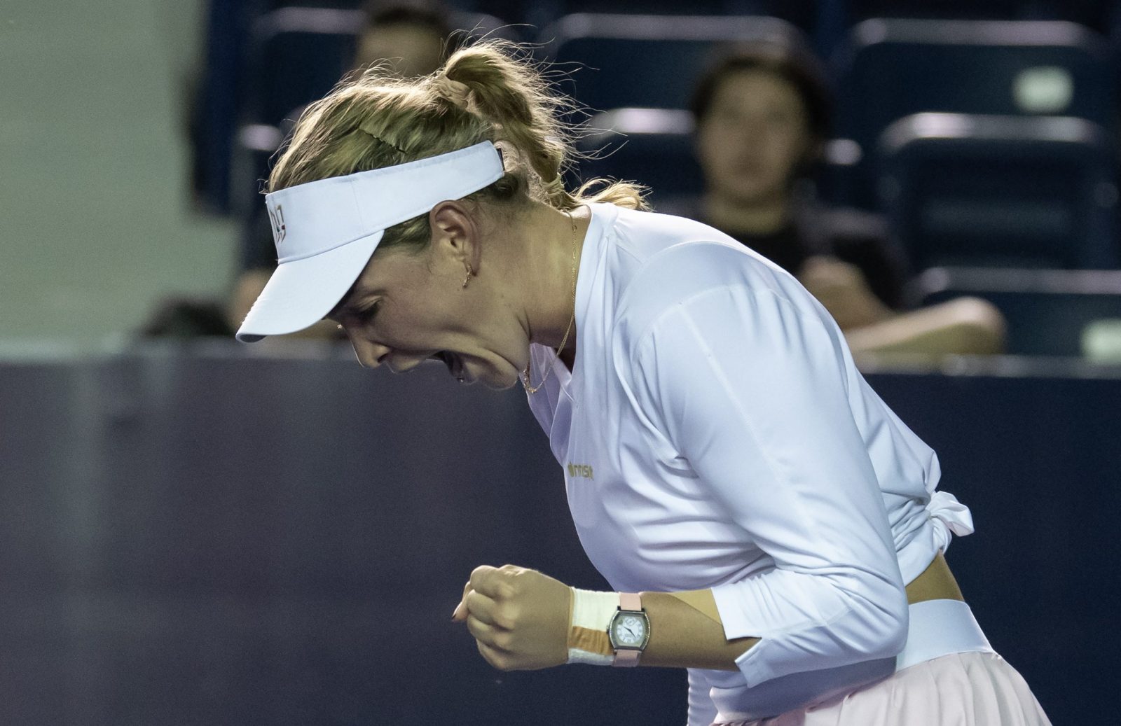 epa10498101 Croatian tennis player Donna Vekic celebrates her victory against US player Emma Navarro, during a match on day 3 of the Monterrey Tennis Open in Monterrey, Mexico 01 March 2023.  EPA/MIGUEL SIERRA