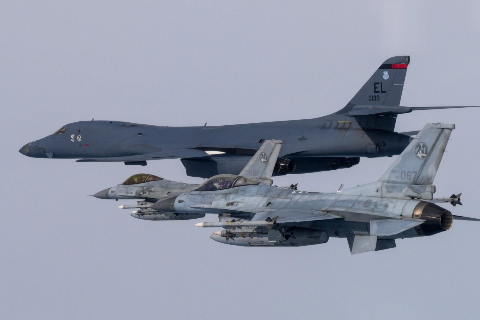 epa10500086 A handout photo made available by the South Korean Defense Ministry shows the air forces of South Korea and the US carrying out a joint drill over the West Sea and the central inland region, 03 March 2023. The exercise involved F-15K and KF-16 fighter jets from South Korea and a B-1B strategic bomber from the US.  EPA/SOUTH KOREAN DEFENSE MINISTRY / HANDOUT SOUTH KOREA OUT HANDOUT EDITORIAL USE ONLY/NO SALES