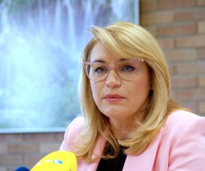 Zagreb, 03.03.2023. - Ministrica turizma i sporta Nikolina Brnjac (na fotografiji) na konferenciji za medije predstavila je rezultate dva zavrena javna poziva za dodjelu sredstava turistièkim projektima iz NPOO-a. Uz Maruku Vizek i rezultate analize Ekonomskog instituta u Zagrebu o oèekivanom gospodarskom uèinku ulaganja u zdravstveni turizam putem navedenih poziva ukupne su vrijednosti 289,3 milijuna eura, a objavljeni su poèetkom lanjskog listopada s rokom za prijave do 1. oujka 2023. foto HINA /Zvonimir KUHTIÆ/ kuzo