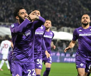 epa10503609 Fiorentina's Argentinian forward Nicolas Gonzalez (L) celebrates after scoring a goal during the Italian serie A soccer match ACF Fiorentina vs AC Milan at Artemio Franchi Stadium in Florence, Italy, 4 March 2023.  EPA/CLAUDIO GIOVANNINI