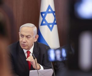 epa10504352 Israeli Prime Minister Benjamin Netanyahu (C) chairs the weekly cabinet meeting at the prime minister's office in Jerusalem , 05 March 2023.  EPA/GIL COHEN-MAGEN / POOL