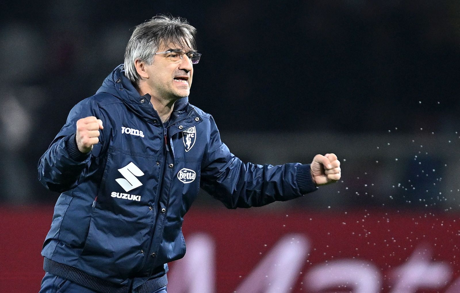 epa10506807 Torino coach Ivan Juric gestures during the Italian Serie A soccer match Torino FC vs Bologna FC at the Olimpico Grande Torino Stadium in Turin, Italy, 06 March 2023.  EPA/ALESSANDRO DI MARCO