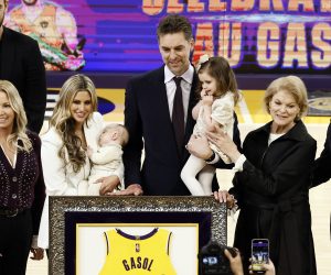 epa10508569 Former player Pau Gasol (C) stands over his jersey number 16 during its retirement ceremony at half-time of the game between the Memphis Grizzlies and the Los Angeles Lakers at Crypto.com Arena in Los Angeles, California, USA, 07 March 2023. The Spanish athlete played with the Lakers from 2008 to 2014.  EPA/ETIENNE LAURENT  SHUTTERSTOCK OUT