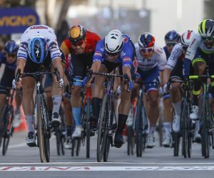 epa10507694 Fabio Jakobsen of team Soudal - Quick Step (L) wins ahead of Jasper Philipsen of the team Alpecin - Deceuninck the second stage of the 58th Tirreno Adriatico cycling race, from Camaiore to Follonica, in Follonica, Italy, 07 March 2023.  EPA/ROBERTO BETTINI
