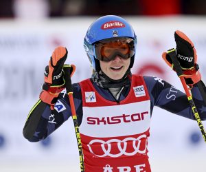 epa10513538 Mikaela Shiffrin of the USA reacts in the finish area after the second run of the women's Giant Slalom race at the FIS Alpine Skiing World Cup in Are, Sweden, 10 March 2023.  EPA/Pontus Lundahl  SWEDEN OUT