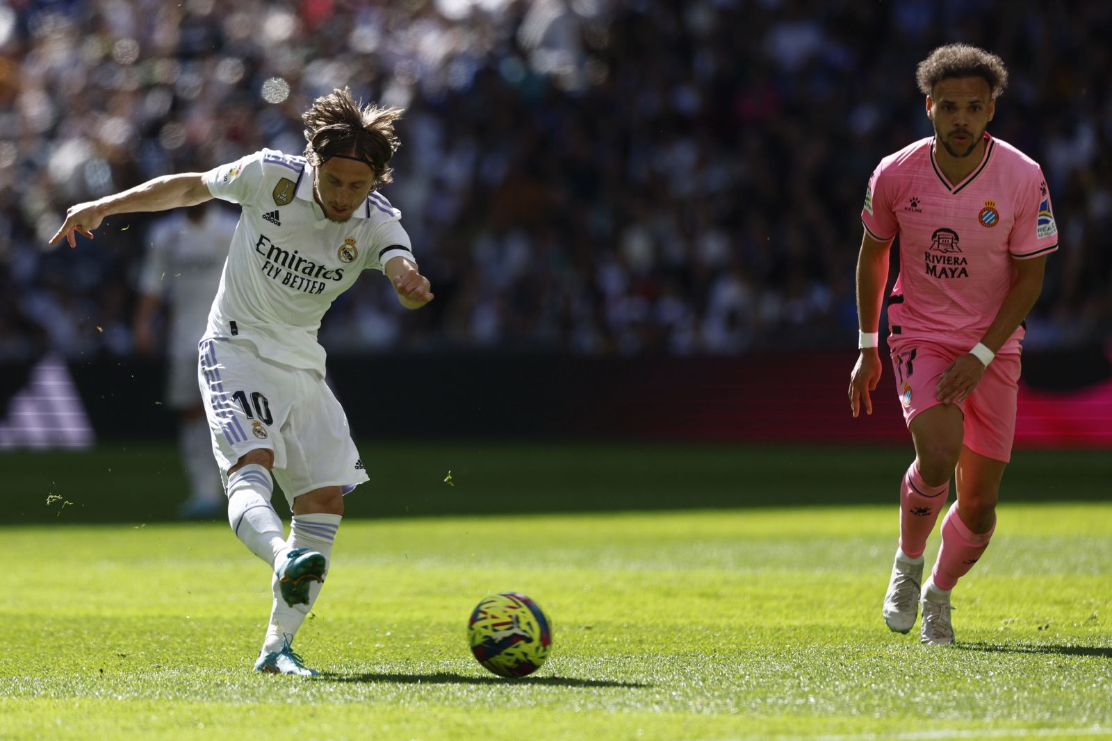 epa10515049 Real Madrid's Croatian midfielder Luka Modric (L) vies for the ball with RCD Espanyol's Danish forward Martin Braithwaite (R) during the LaLiga match Real Madrid vs Espanyol at Santiago Bernabeu Stadium, in Madrid, Spain, 11 March 2023.  EPA/Rodrigo Jimenez