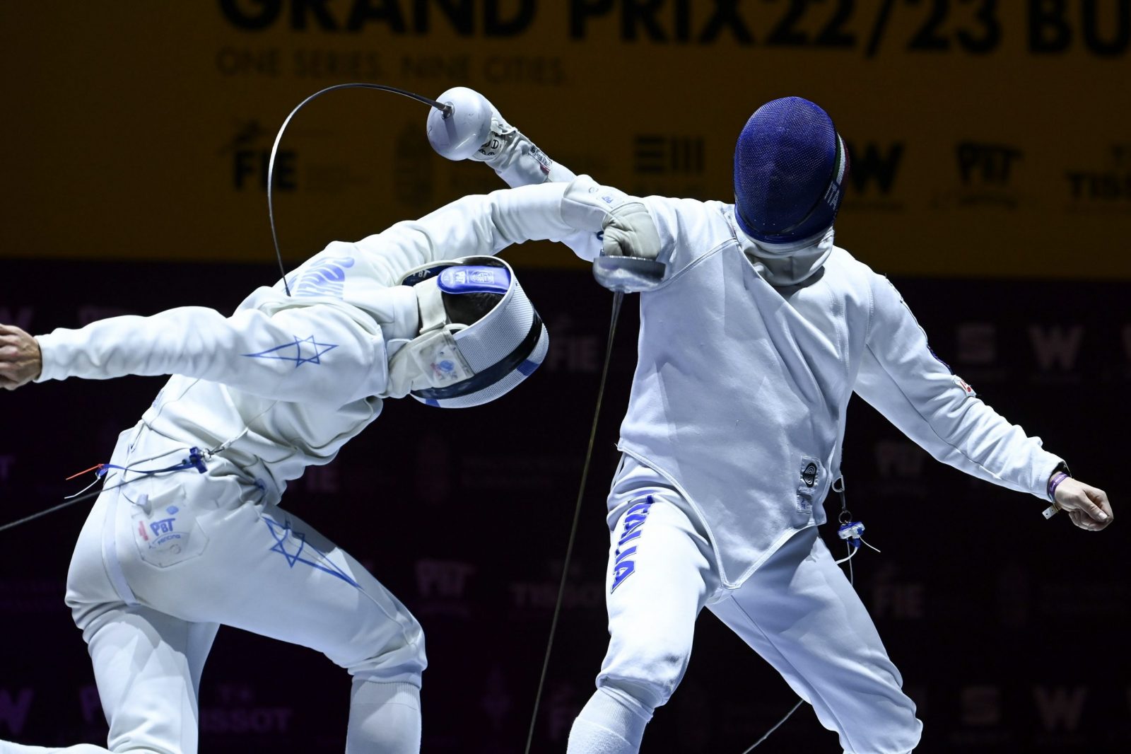 epa10517503 Gabriele Cimini (R) of Italy and Yonatan Cohen of Israel fight in the final of men's epee fencing WestEnd Grand Prix in Budapest, Hungary, 12 March 2023.  EPA/Szilard Koszticsak HUNGARY OUT