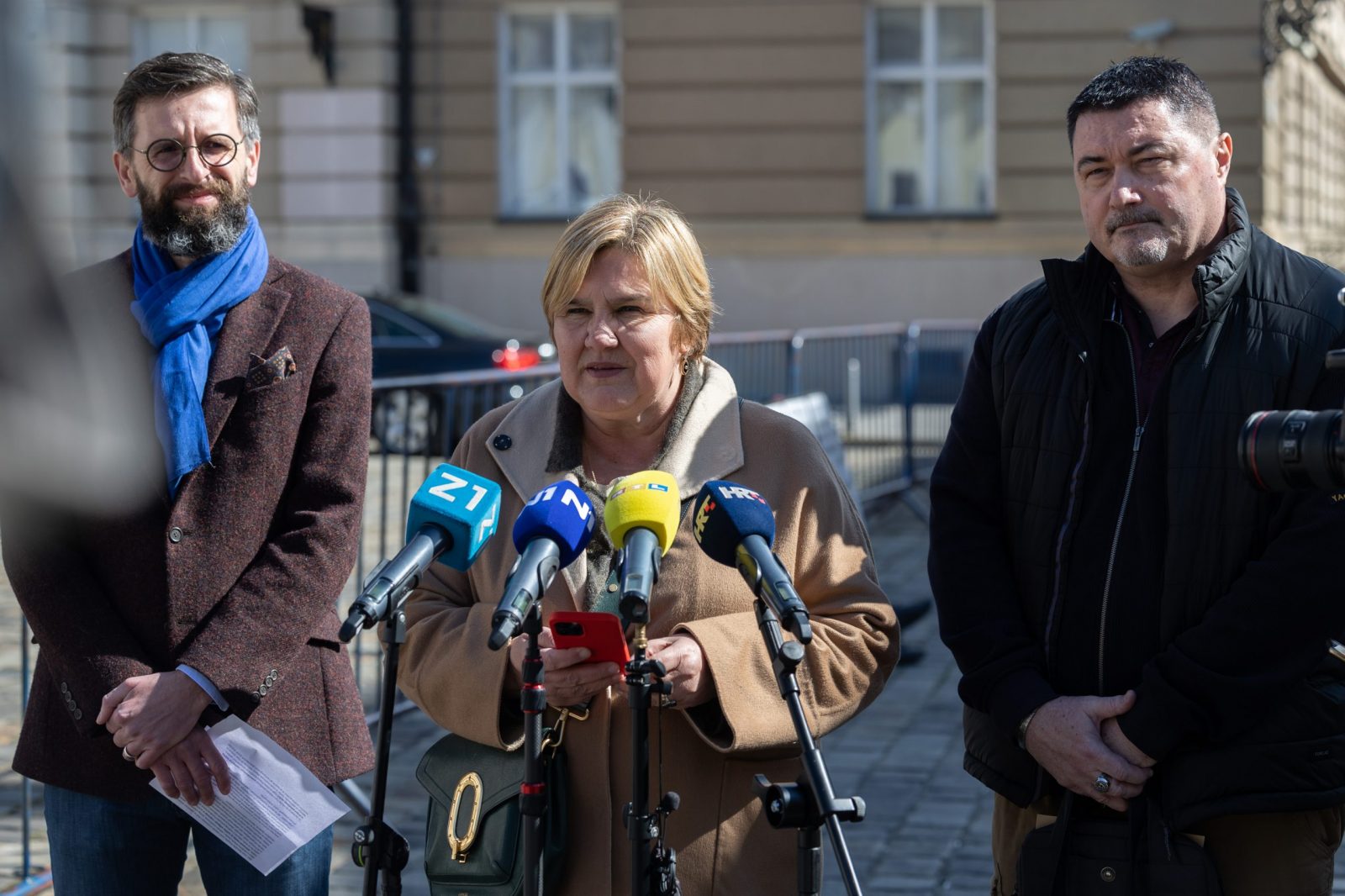 Zagreb, 13.03.2023. - Udruga U ime obitelji održala je konferenciju za medije ispred Sabora Republike Hrvatske. 
Na fotografiji Karlo Novosel, Željka Markić, Herman Vukušić. 
foto HINA/ Edvard ŠUŠAK/ es