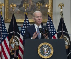 epa10520483 United States President Joe Biden delivers  remarks on the United States banking system after the collapse of Silicon Valley Bank (SVB), at the White House in Washington, DC, USA, 13 March 2023.  EPA/Chris Kleponis / POOL