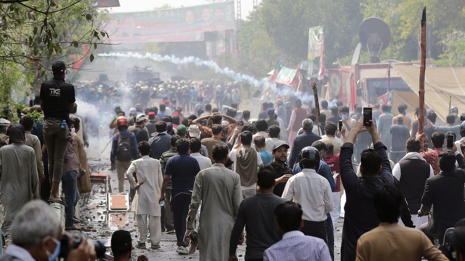 epa10524004 Supporters of former prime minister Imran Khan clash with police as they gather outside Khan's residence to resist his arrest in Lahore, Pakistan, 15 March 2023. Hundreds of PTI supporters continue to clash with riot police and rangers as they reached the residence of former prime minister Imran Khan on 15 March, to arrest the embattled politician in eastern Lahore city. Khan is accused of illegally selling state gifts from foreign dignitaries and of failing to declare them to the electoral commission among his assets. The development came a day after an Islamabad district and sessions court again issued arrest warrants for Khan after he continuously skipped hearings in the case.  EPA/RAHAT DAR 10116