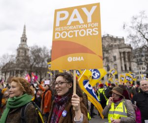 epa10524384 Public sector workers attend a rally by unions at Trafalgar Square in London, Britain, 15 March 2023. Junior doctors, teachers, civil servants and London Underground staff are staging strikes actions for better pay and conditions. The Chancellor of the Exchequer Jeremy Hunt presented his Spring Budget to Parliament on 15 March 2023.  EPA/TOLGA AKMEN