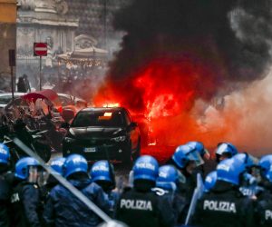 epa10524669 A police car set on fire during clashes with Eintracht Frankfurt supporters in Naples, Italy, 15 March 2023, ahead of the UEFA Champions League Round of 16, 2nd leg match between SSC Napoli and Eintracht Frankfurt.  EPA/CIRO FUSCO