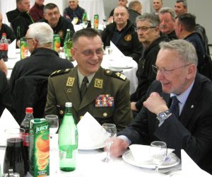 Sisak, 15.03.2023. - U Sisku je, uz nazočnost mnogih gostiju i pripadnika specijalne policije, na svečan način obilježena 32. obljetnica utemeljenja Specijalne jedinice policije OSA, te 20 godina od utemeljenja Udruge specijalne jedinice policije OSA. Uz ostale, godišnjice je pripadnicima jedinice čestitao i potpredsjednik Vlade RH i ministar unutarnjih poslova Davor Božinović, koji je rekao da možemo biti ponosni na našu policiju nastalu u Domovinskom ratu. foto HINA/ Zdravko STRIŽIĆ/ ml