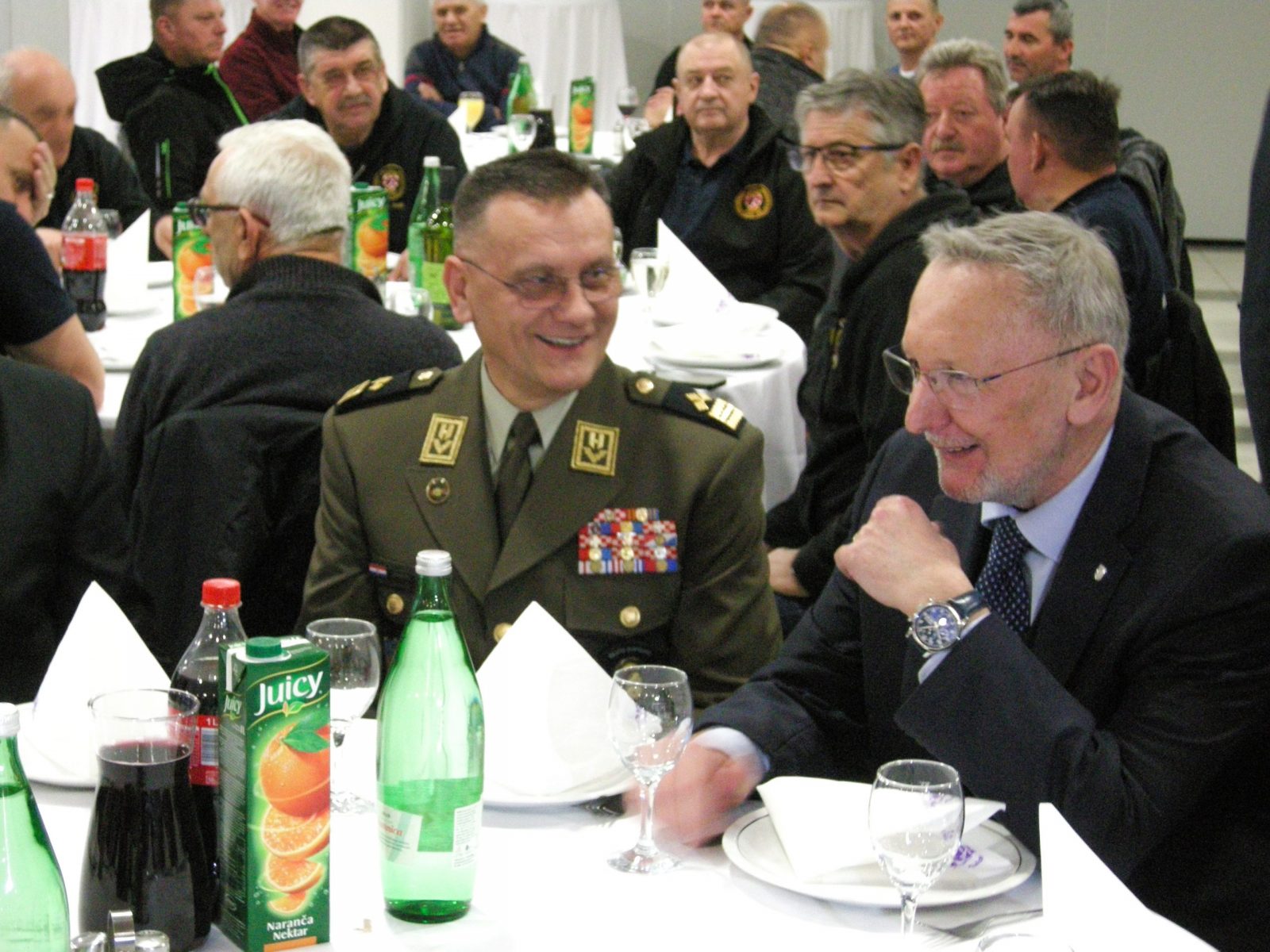 Sisak, 15.03.2023. - U Sisku je, uz nazočnost mnogih gostiju i pripadnika specijalne policije, na svečan način obilježena 32. obljetnica utemeljenja Specijalne jedinice policije OSA, te 20 godina od utemeljenja Udruge specijalne jedinice policije OSA. Uz ostale, godišnjice je pripadnicima jedinice čestitao i potpredsjednik Vlade RH i ministar unutarnjih poslova Davor Božinović, koji je rekao da možemo biti ponosni na našu policiju nastalu u Domovinskom ratu. foto HINA/ Zdravko STRIŽIĆ/ ml